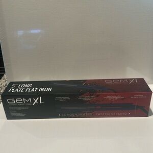 NIB GEM  XL 5” Long Plate Flat Iron. Heats up to 450F, 110V-240V, Digital.